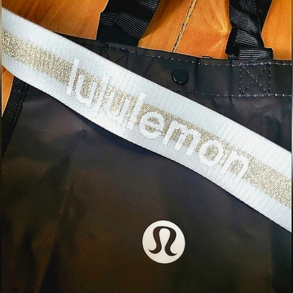 New Lululemon Everywhere Belt Bag, Limited edition, Vapor/Gold/White - Picture 12 of 14
